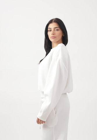 Elara Sweatshirt in White