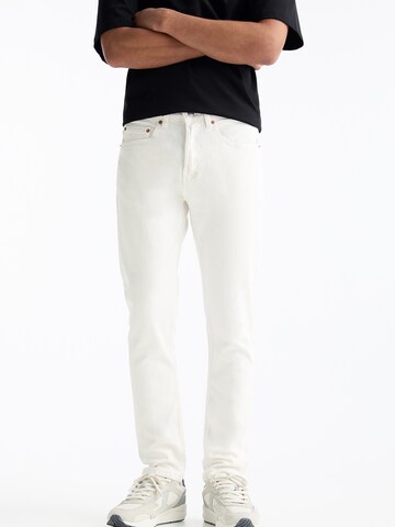 Pull&Bear Regular Jeans in White: front