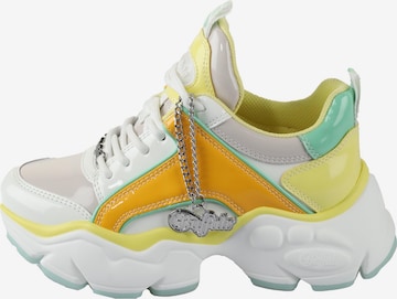 Baskets basses BUFFALO en blanc : devant