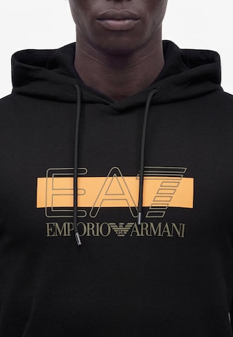 EA7 Emporio Armani Sweatshirt 'TRAIN' i svart: framsida