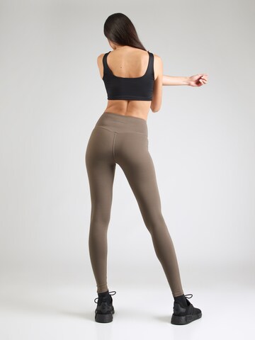 Girlfriend Collective Skinny Fit Спортен панталон 'FLOAT' в бежово