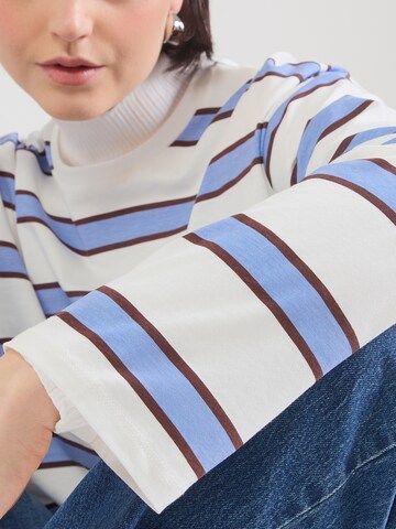 PIECES T-shirt 'PCMila' i blå