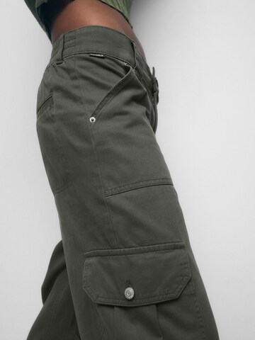 Pull&Bear Loose fit Cargo Pants in Green