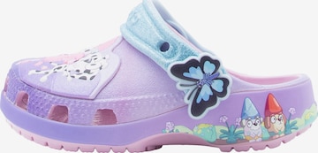 Crocs Avonaiset kengät 'Bluey' värissä vaaleanpunainen: etupuoli