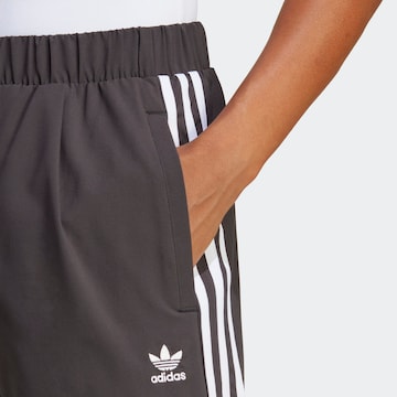 ADIDAS ORIGINALS Štandardný strih Nohavice - Čierna