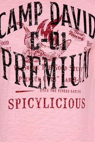 CAMP DAVID T-Shirt mit Label Print in Pink