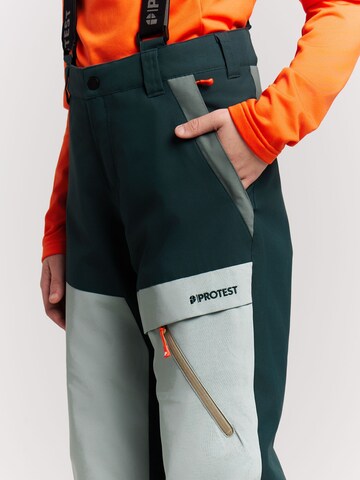 PROTEST Regular Sporthose 'PRTYucca JR'‌‌‌‌‌‌‌ in Grün