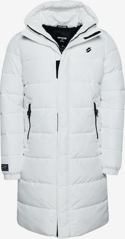 Manteau d’hiver Superdry en blanc : devant