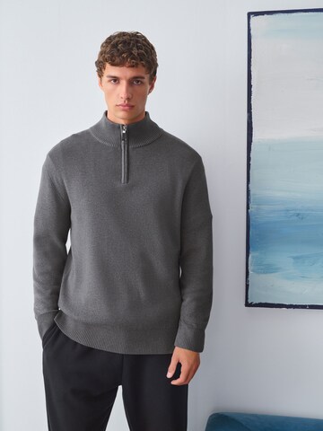 Next Neulepaita värissä harmaa