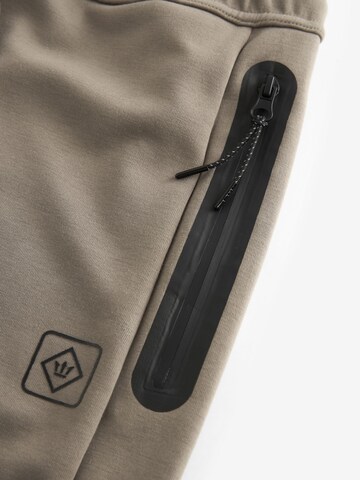 Tapered Pantaloni funzionali di Next in marrone