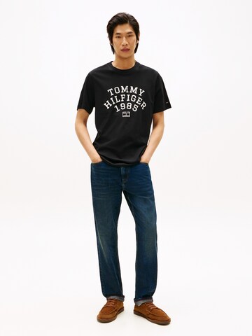 Maglietta 'ARCH' di TOMMY HILFIGER in nero