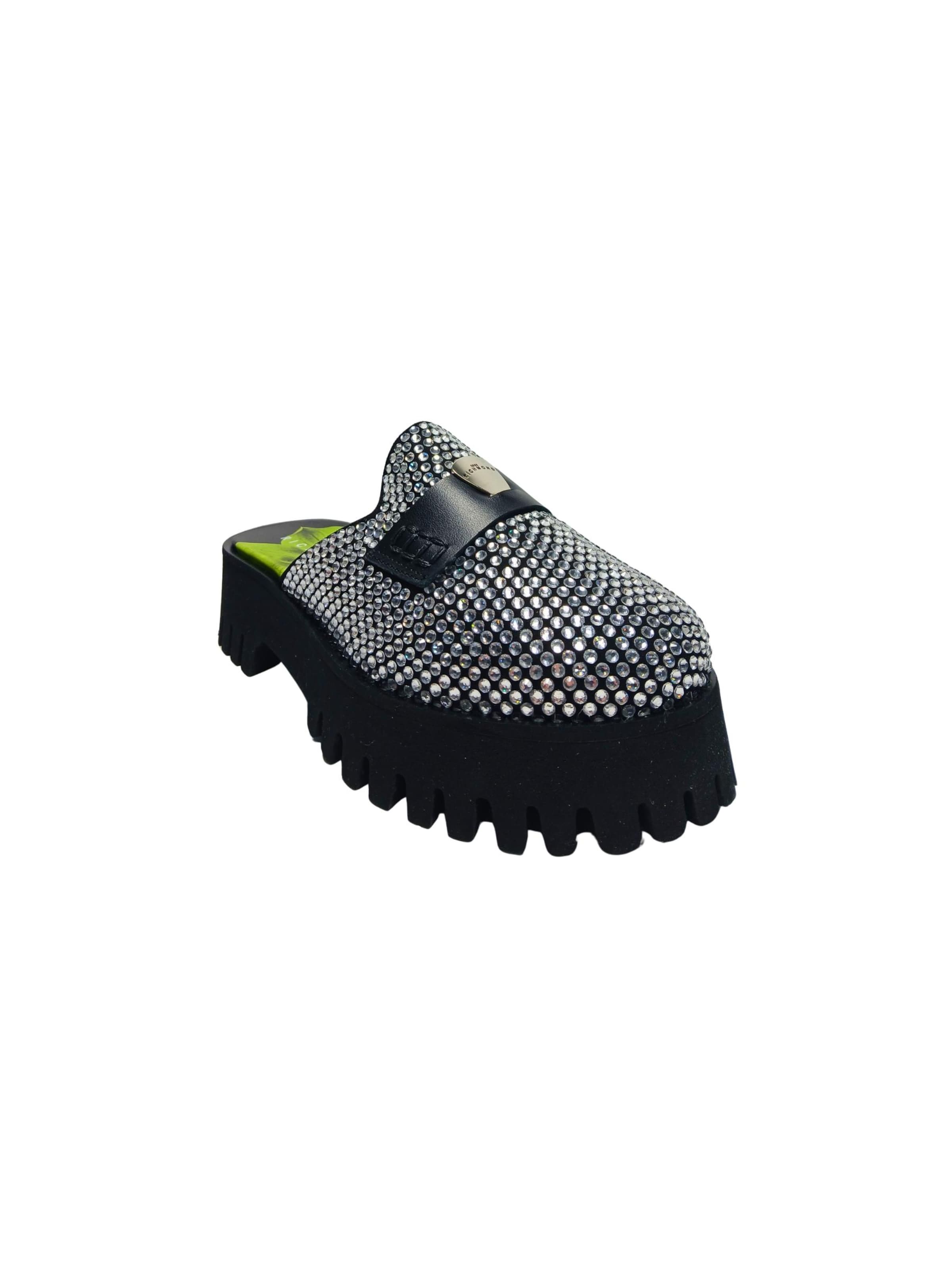 Clogs di John Richmond in nero: frontale
