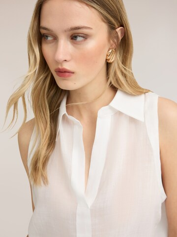 MOTIVI - Blusa en blanco