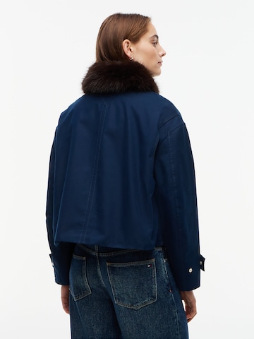 TOMMY HILFIGER Tussenjas in Blauw