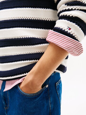 TOMMY HILFIGER Sweater in Black