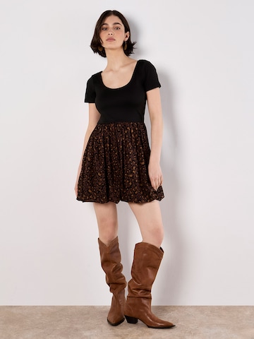 Robe ' ' Apricot en marron : devant