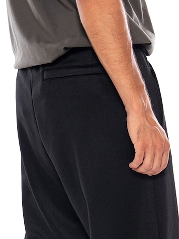 Carhartt WIP Baggy Bukser 'BOLON SWEAT PANT BLACK' i sort