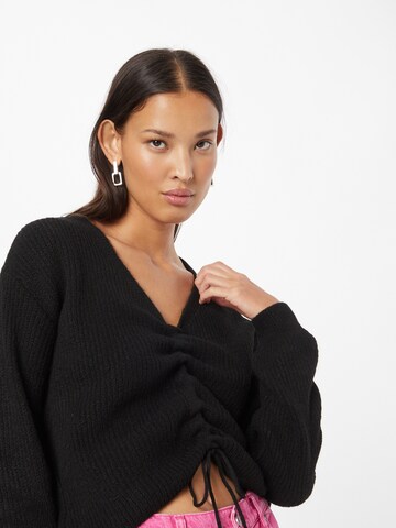 ABOUT YOU Пуловер 'Rachel' в черно