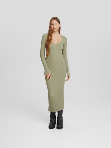 Bershka Úpletové šaty – zelená