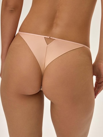 String 'String Oleksa, feine Stickerei, florales Muster, glatte Microfaser XL' di ESOTIQ in beige