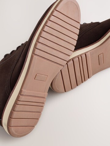 Chaussure à lacets Next en marron