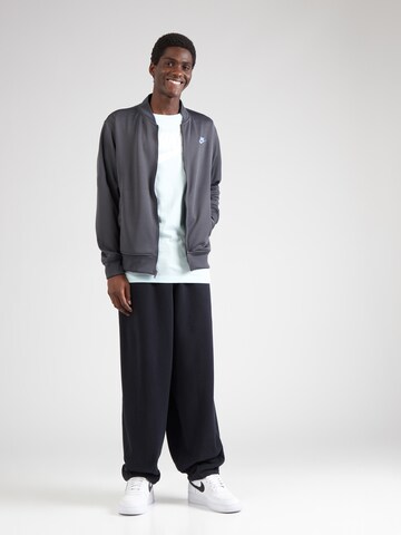 Giacca di mezza stagione 'CLUB' di Nike Sportswear in grigio