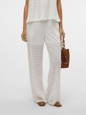 Wide Leg Pantalon 'VMThas' VERO MODA en blanc : devant