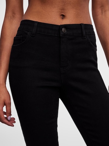 PIECES Slimfit Jeans 'Dana' in Zwart