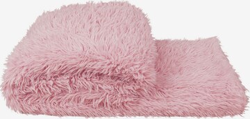 ZOEPPRITZ Blankets in Pink: front