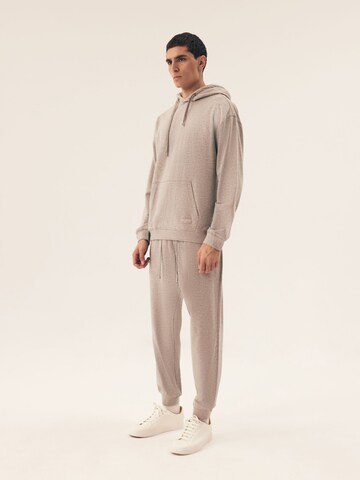 Felpa 'Kapuzensweatshirt Motion, French Terry, mit Rippbündchen' di Henderson in grigio