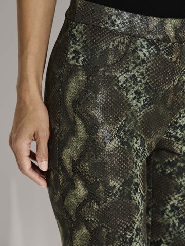 MADELEINE Regular Broek in Groen
