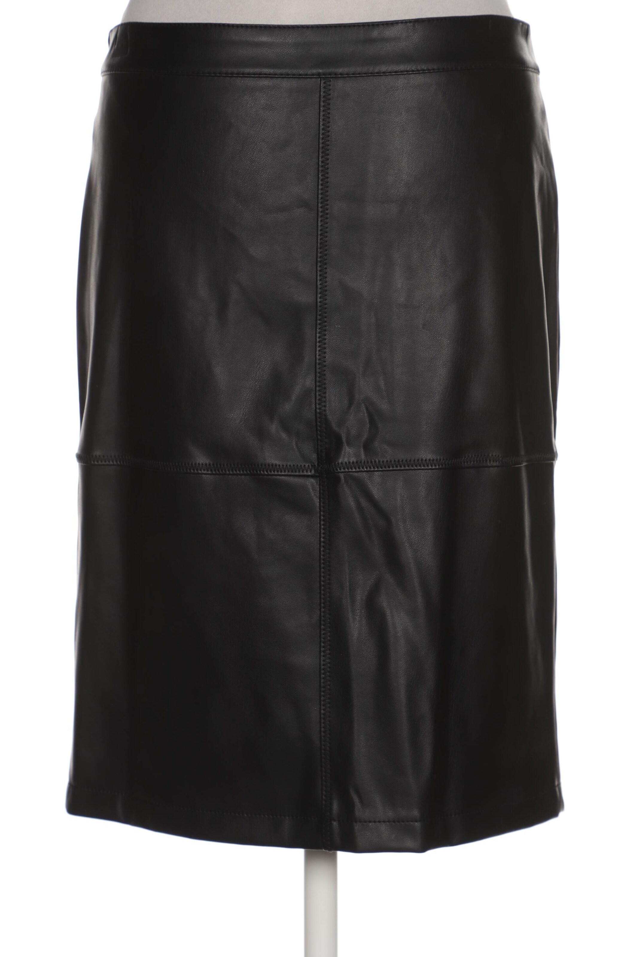 VILA Skirt in M in Black: front
