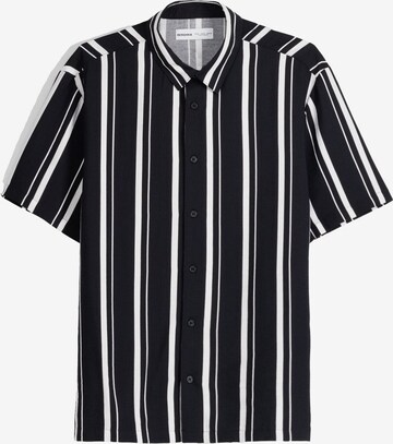 Bershka Button Up Shirt in Black: front