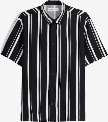 Bershka Comfort fit Button Up Shirt in Black: front