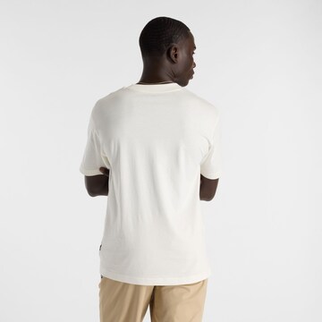 T-Shirt 'Varsity Pennant' new balance en blanc