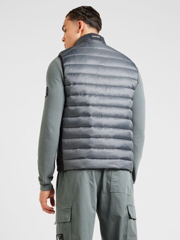 Calvin Klein Жилетка в Серый