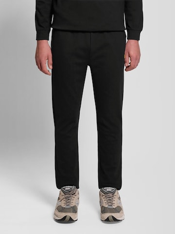 Lyle & Scott Regular Pants in Black: front