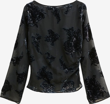 Next Pusero värissä musta: etupuoli