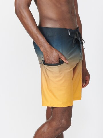Șorturi de baie de la KOROSHI pe galben