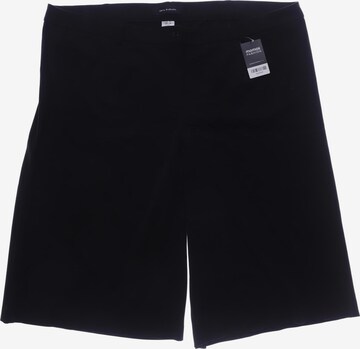 Sara Lindholm Shorts in 7XL in Black: front