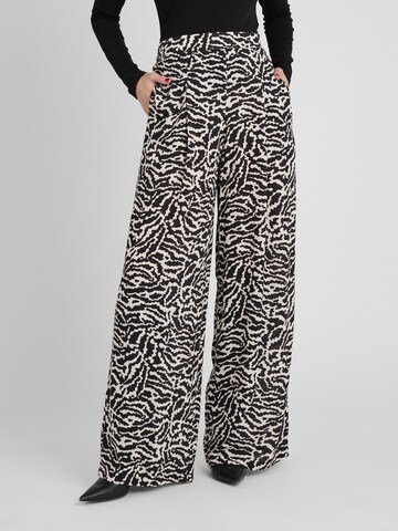 Guido Maria Kretschmer Women Wide leg Pleat-front trousers 'Mila' in Black: front