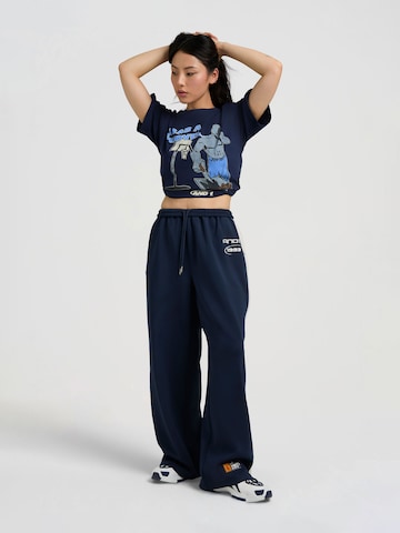 AND1 Voľný strih Nohavice 'Retro' - Modrá