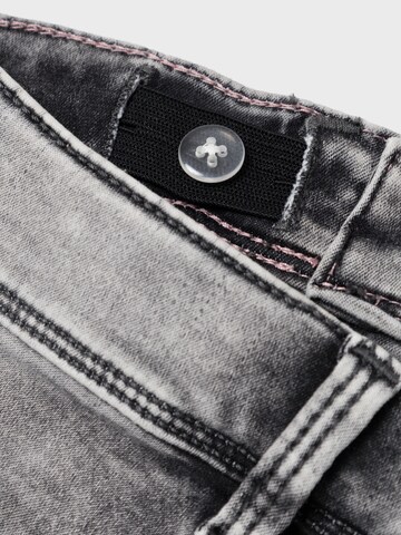 Skinny Jeans 'NMFPolly' di NAME IT in grigio