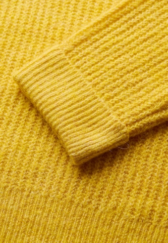 Pull-over Superdry en jaune