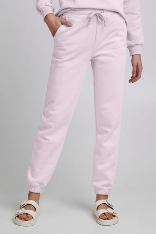 The Jogg Concept Tapered Broek in Lila: voorkant