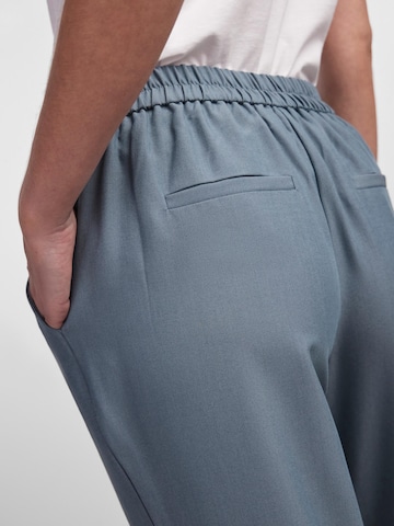 Regular Pantalon 'PCBOSELLA' PIECES en bleu