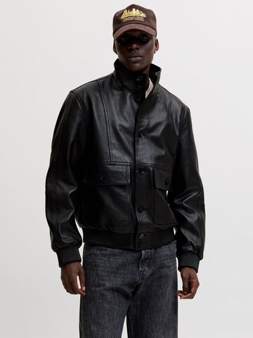 JACK & JONES - Chaqueta de entretiempo en negro: frente