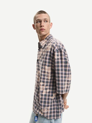Bershka Comfort Fit Риза в синьо