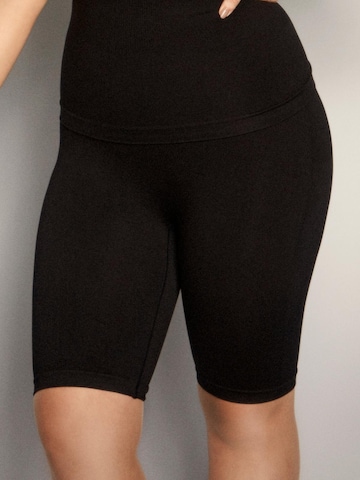 Zhenzi Shapingbroek 'Shape 03' in Zwart