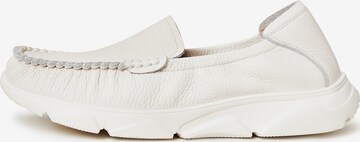 CESARE GASPARI Moccasins in White: front